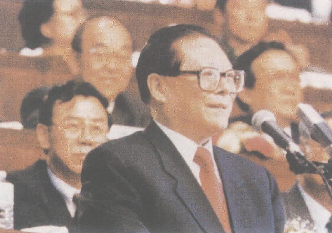 1995年5月1日，江澤民出席在天津舉辦的第43屆世乒賽開幕式