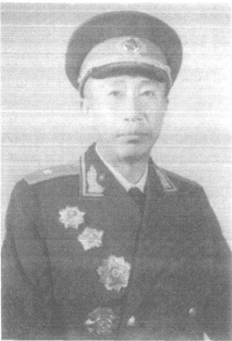 解方(1908—1984)，中共黨員，1930年任天津保安總隊(duì)總教練、市警察局偵緝隊(duì)長。1931年11月天津“便衣隊(duì)暴亂”時(shí)，解方曾參與指揮鎮(zhèn)壓便衣隊(duì)暴亂。1955年被授予中國人民解放軍少將軍銜。